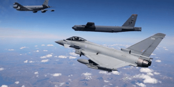 Bombardéry NATO křižují nebe nad Evropou. Je to vzkaz Putinovi, mají jasno experti