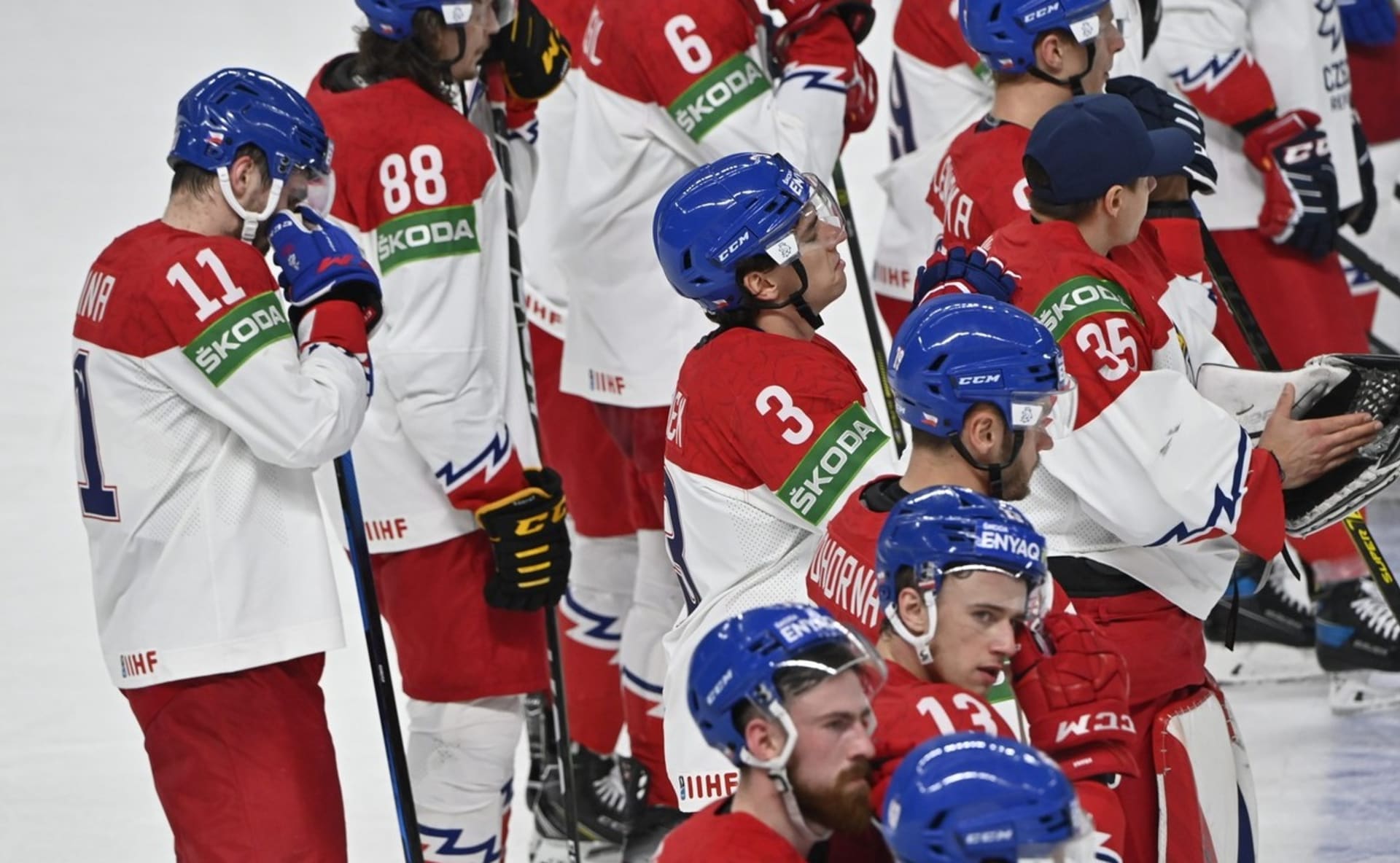 Zklamání po vypadnutí ve čtvrtfinále s Finy bylo na tvářích českých hokejistů zcela zjevné.