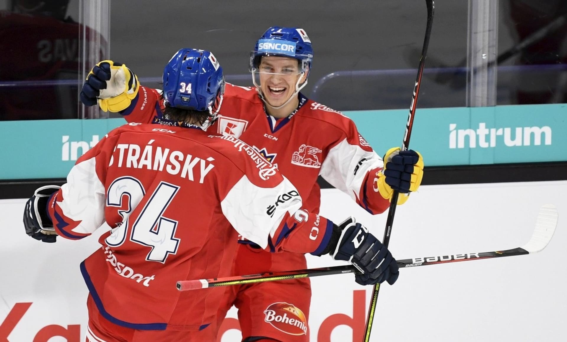 Jakub Galvas na fotografii slavící s Matějem Stránským přišel velmi nešťastně o hokejový šampionát. Jak ale sám říká, s nepřízní osudu se vyrovnal rychle.