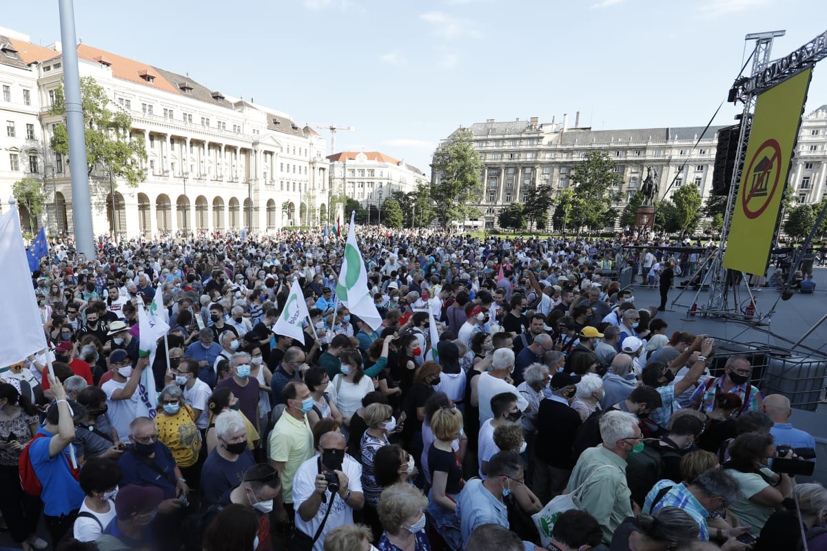 Tisíce lidí v Budapešti demonstrovaly proti vzniku čínské univerzity.