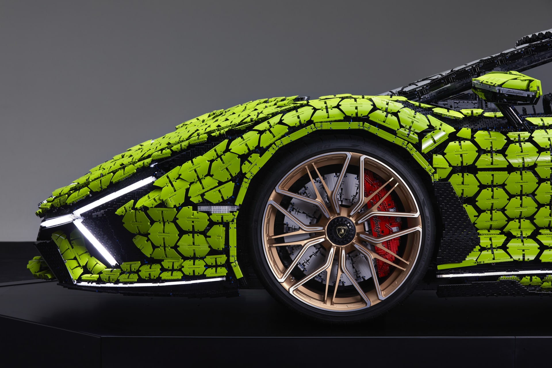 Lamborghini Sián z Lega, které postavili v Kladně. 