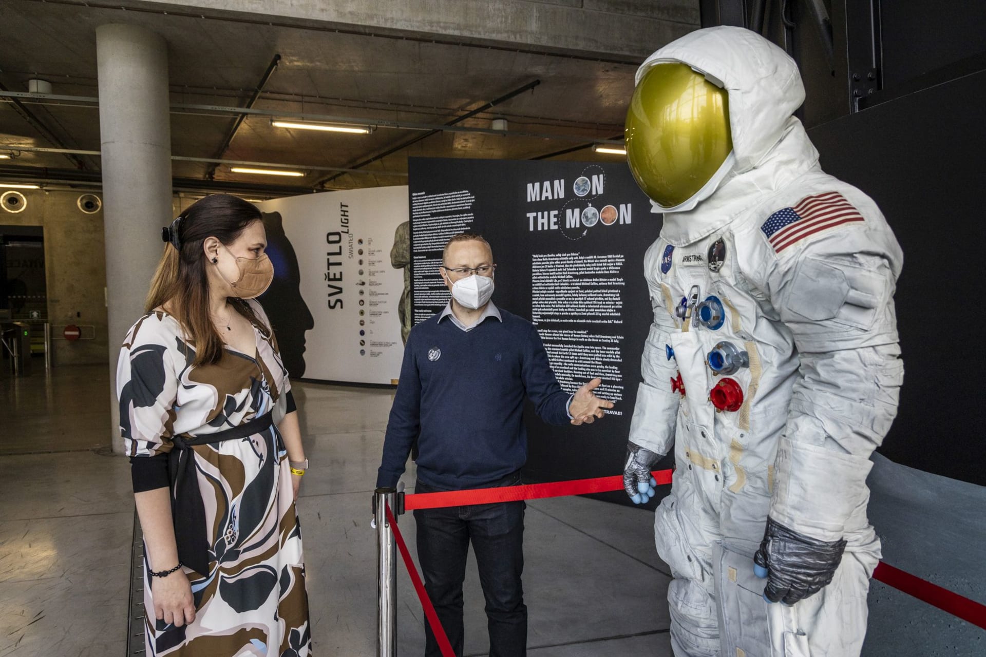 Premiérově v Česku, i v Ostravě, je k vidění replika skafandru prvního člověka na Měsíci Neila Armstronga. Nachází se na interaktivní interaktivní výstavě Svět civilizace a Man on the Moon (Muž na Měsíci). 