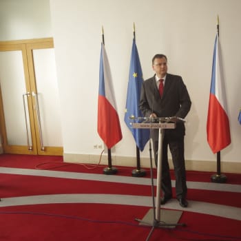 Tisková konference tehdejšího premiéra Petra Nečase (ODS) po razii na Úřadu vlády 13. června 2013