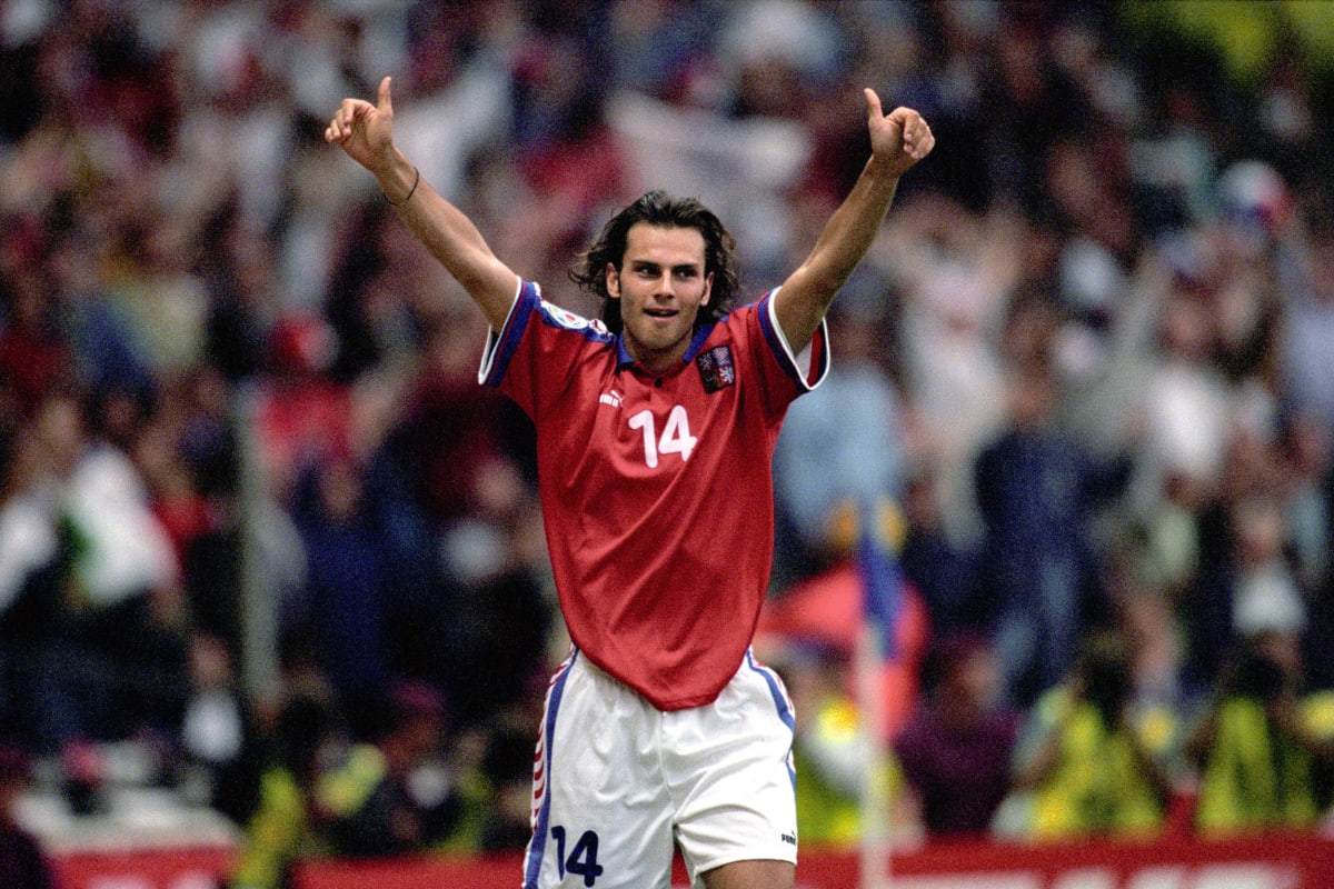 Patrik Berger se raduje po proměněné penaltě ve finále Eura 1996.