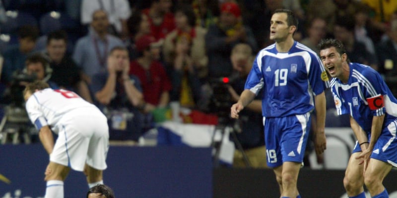 Milan Baroš v zápase s Řeckem na Euru 2004