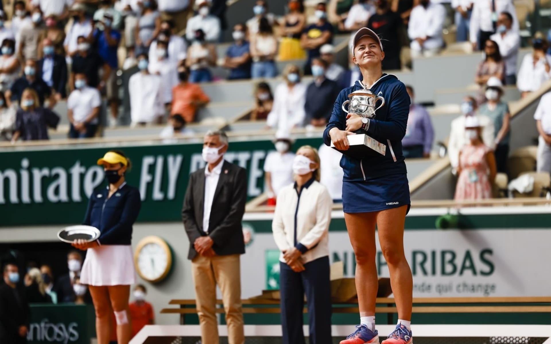 Barbora Krejčíková vystoupala na Roland Garros ze všech hráček nejvýše.