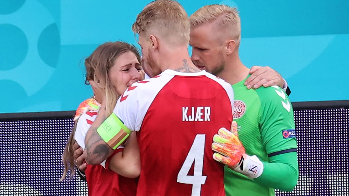 Jedním z hrdinů hrůzostrašného okamžiku v zápase Dánsko–Finsko se stal dánský kapitán Simon Kjaer.