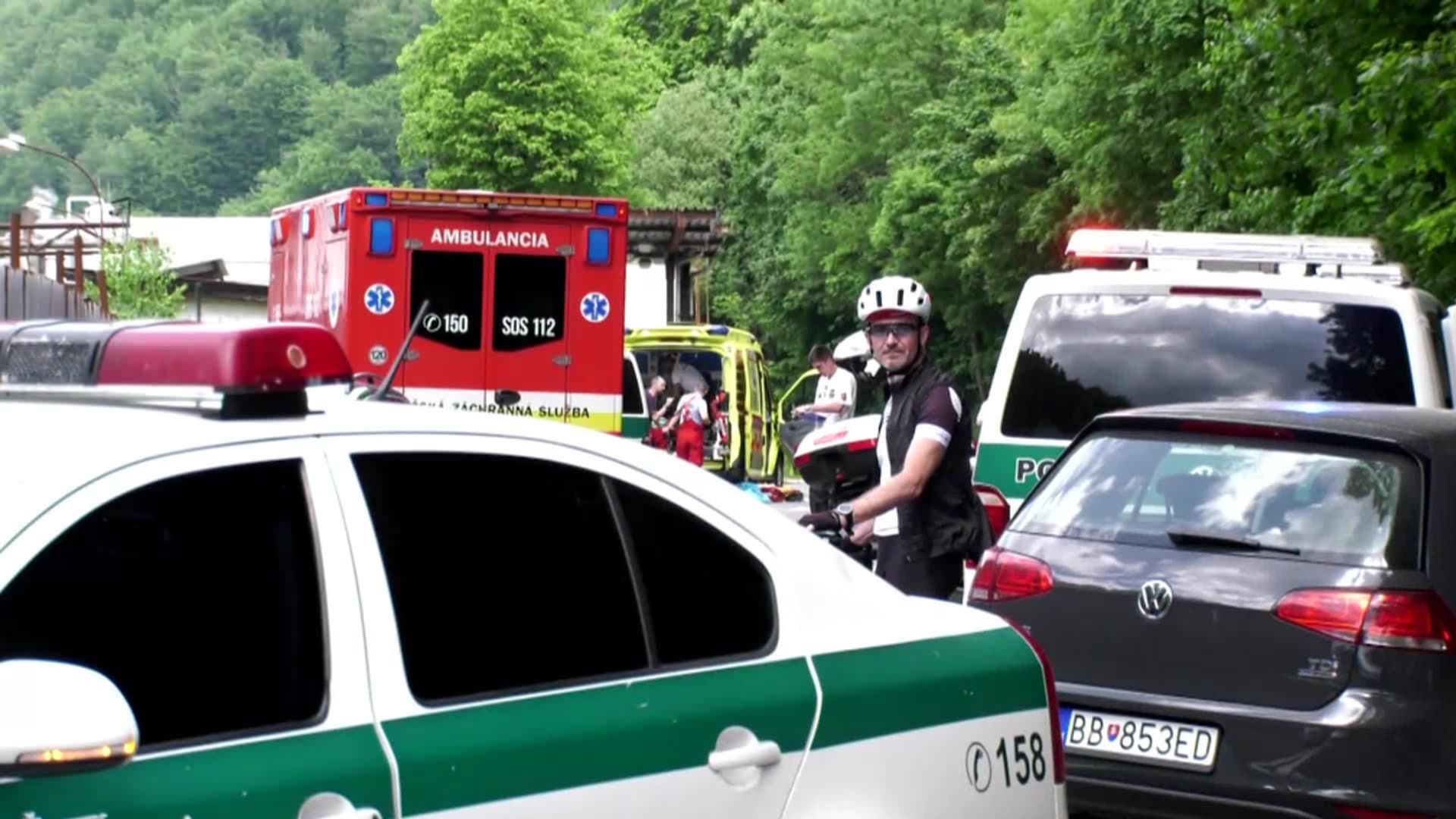 Řidič na Slovensku srazil rodinu na kolech.