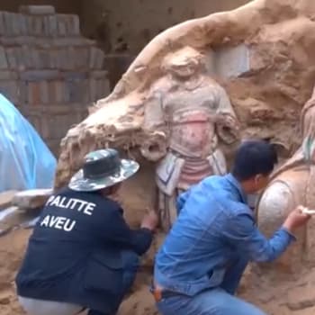 Sochy objevené v nalezeném hradu u Velké čínské zdi (Autor: CCTV)
