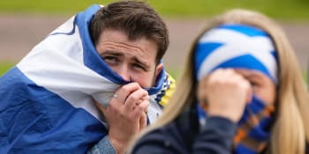 Fňukání a horor. Skotská média kritizují své fotbalisty a velebí „drzého“ Schicka
