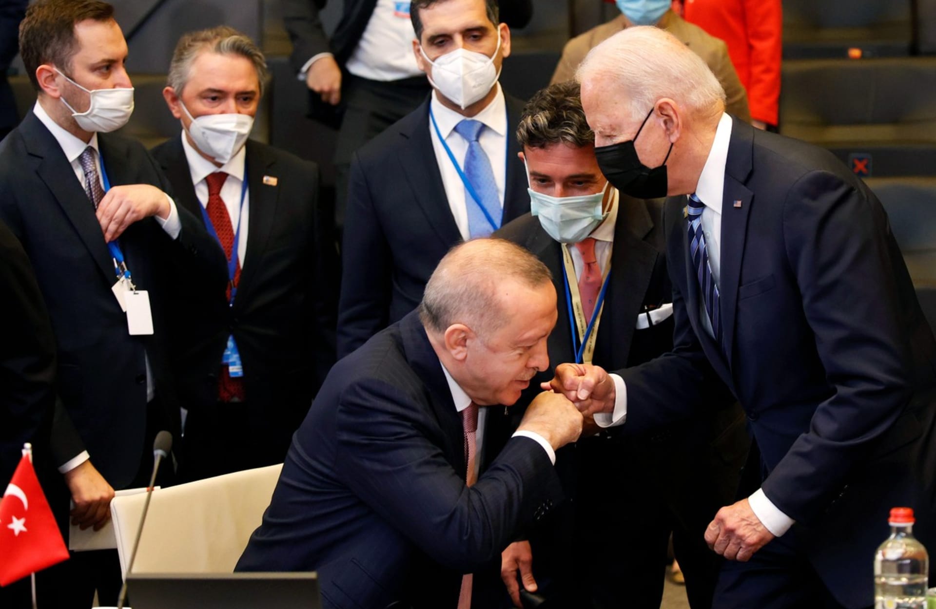 Turecký prezident Recep Tayyip Erdogan zdraví svůj americký protějšek Joea Bidena.