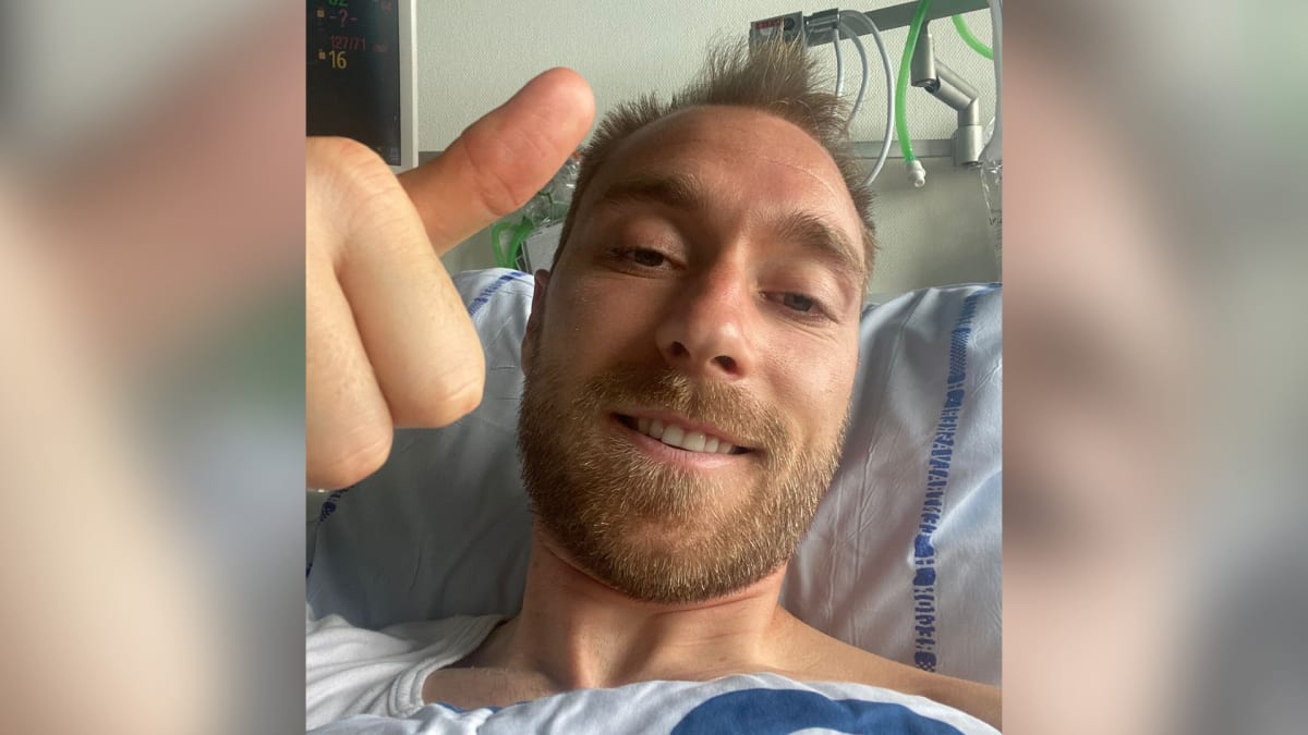 Dánský fotbalista Christian Eriksen poslal povzbudivý vzkaz z nemocnice. 