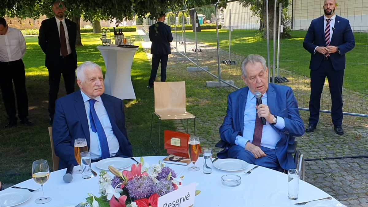 Václav Klaus svedl se současným prezidentem Milošem Zemanem bezpočet politických půtek, v poslední době si však spíš notují.