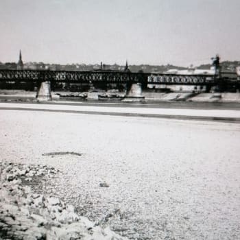 4, Vedra v roce 1947, řeka Dunaj v Bratislavě témě vyschnula. Slováci v té době ale neměli žádné informace o aktuálním hladomoru v Sovětském svazu. Foto: Wikimedia