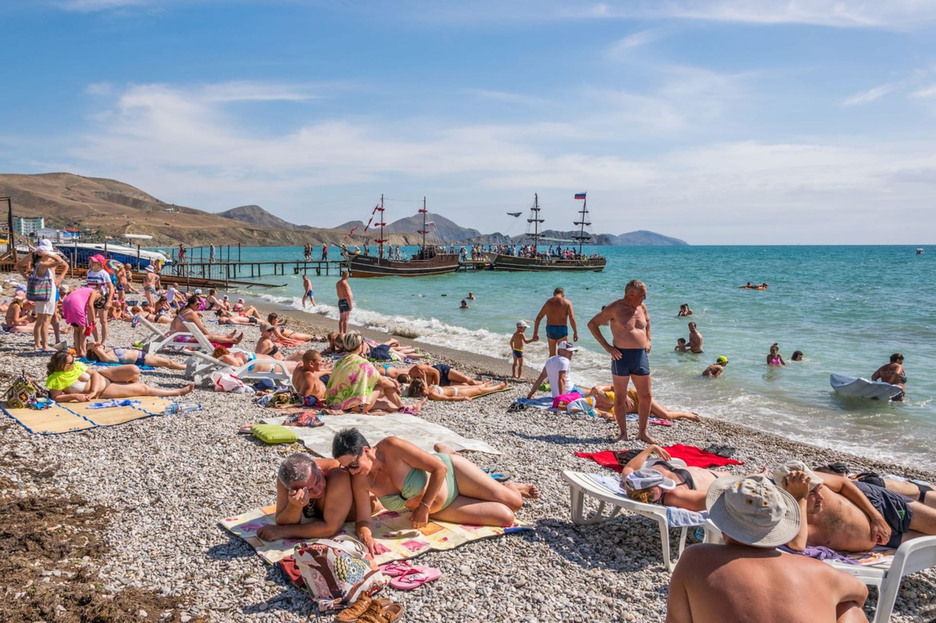 Lidé na pláži v Chorvatsku