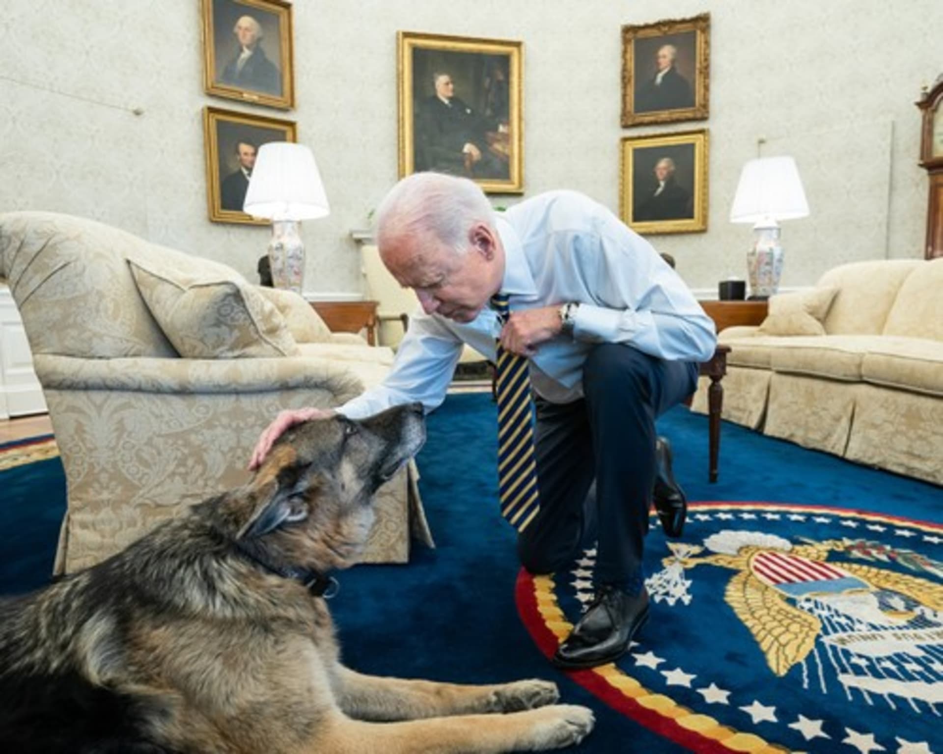 Joe Biden a jeho pes Champ