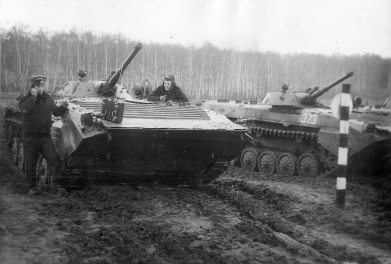Sovětští tankisté z Olomouce na cvičení v blízké Libavé