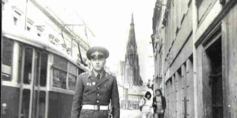Sovětský vojenský policista řídí dopravu v Olomouci. Foto Fórum sovětských veteránů