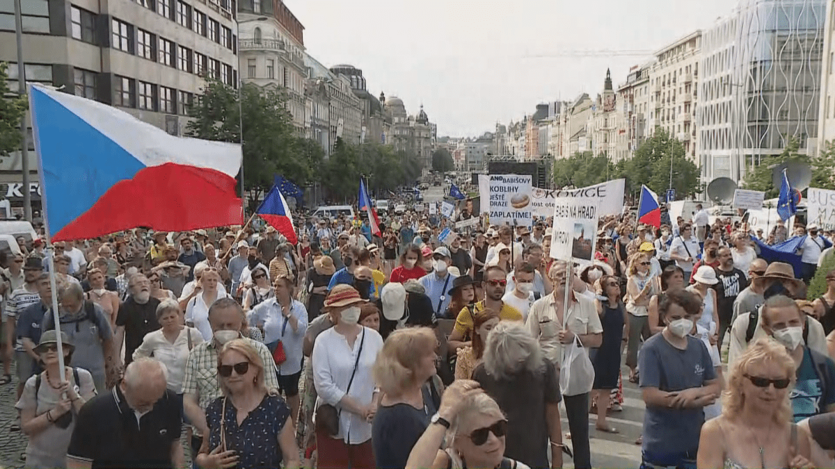 Na Václavském náměstí se při nedělní demonstraci sešlo pět tisíc lidí.