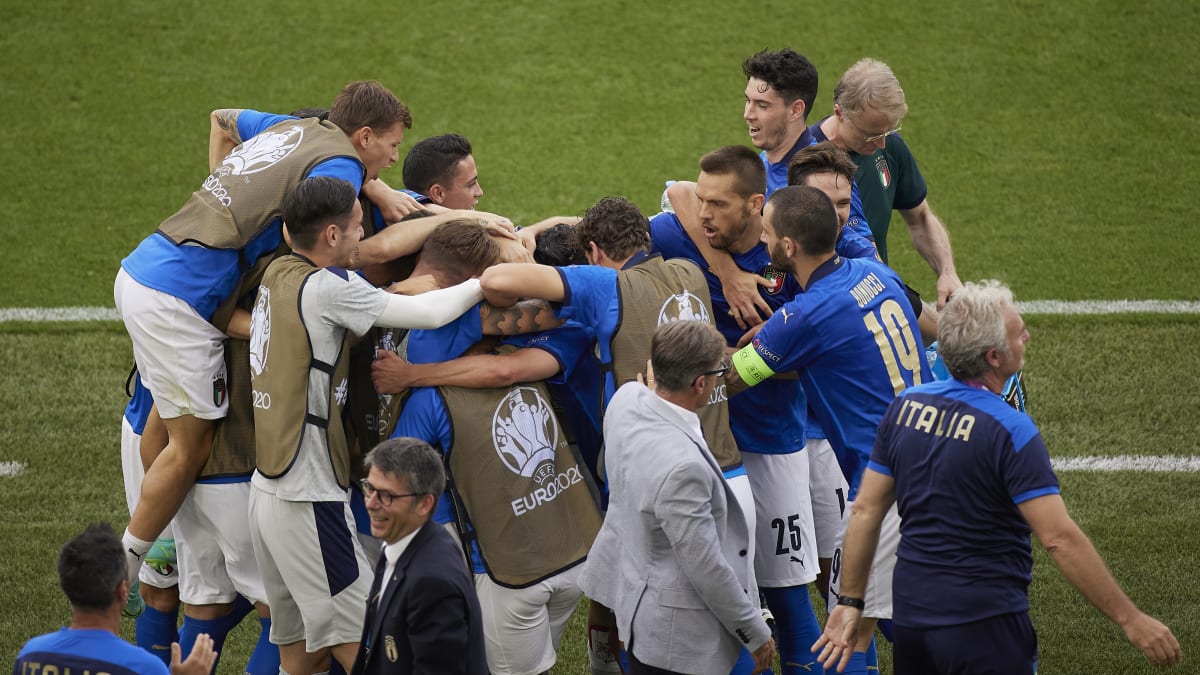 I bez mnoha klíčových opor zvládli Italové závěrečné skupinové utkání. Wales porazili 1:0.