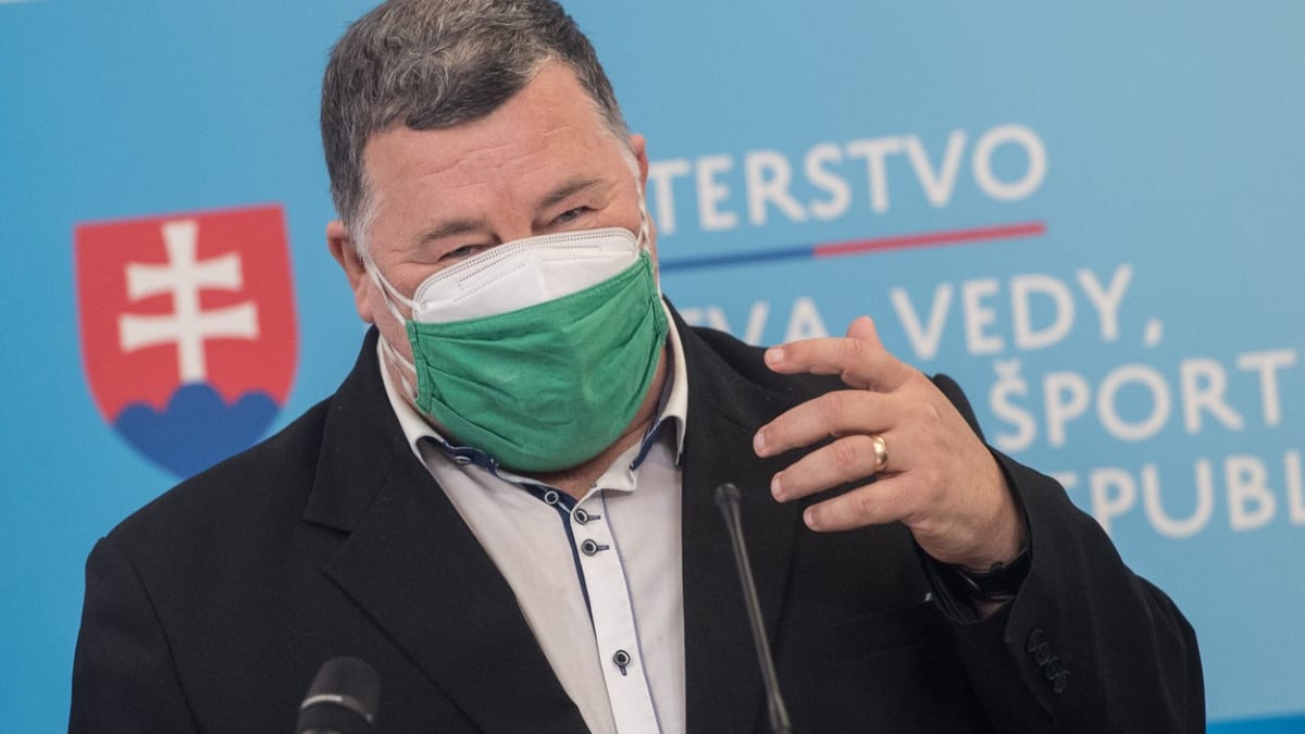 Epidemiolog Vladimír Krčméry předpovídá novou třetí epidemii.
