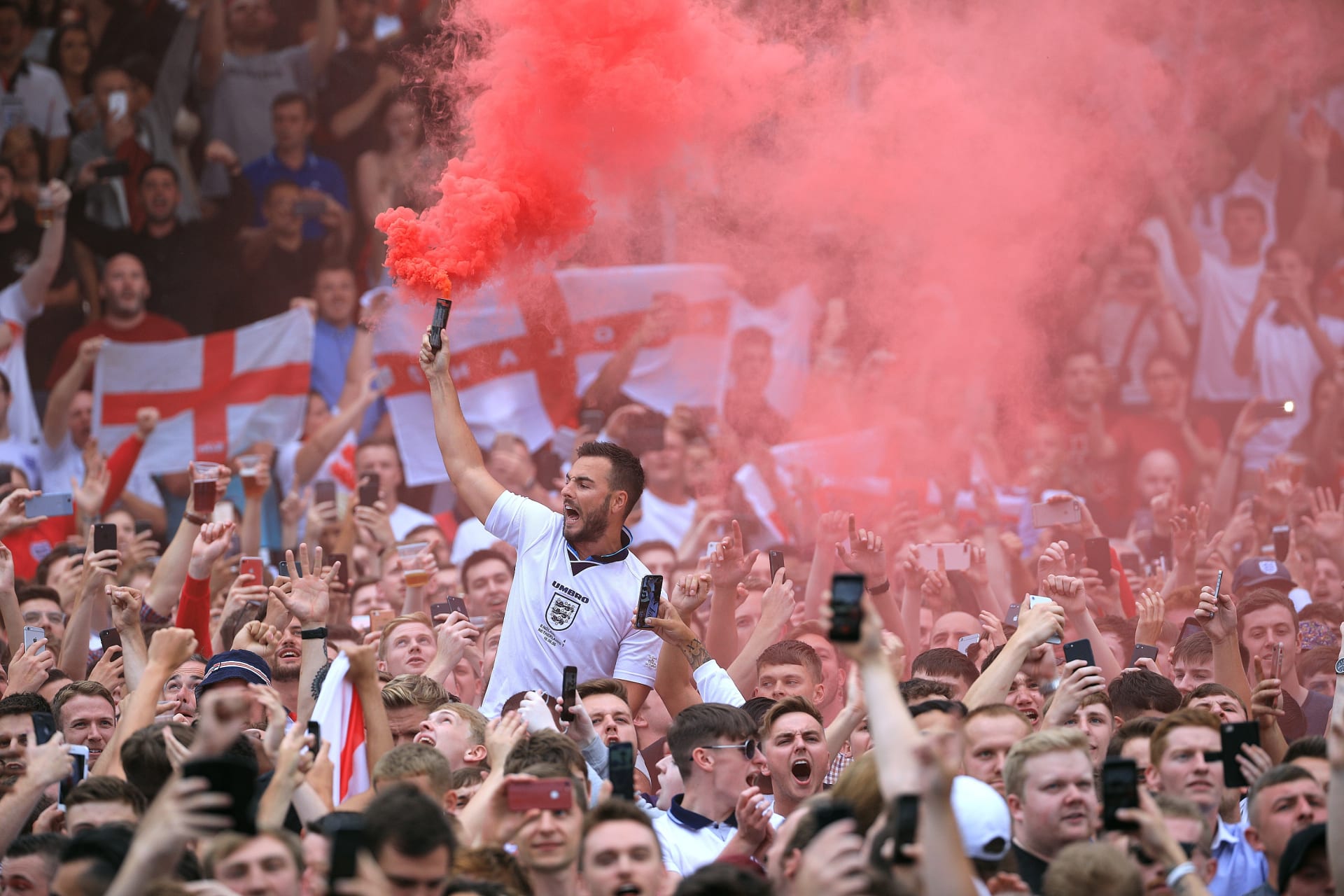 Angličtí fanoušci jsou zatím z výkonů svého týmu na Euru poněkud rozpačití.