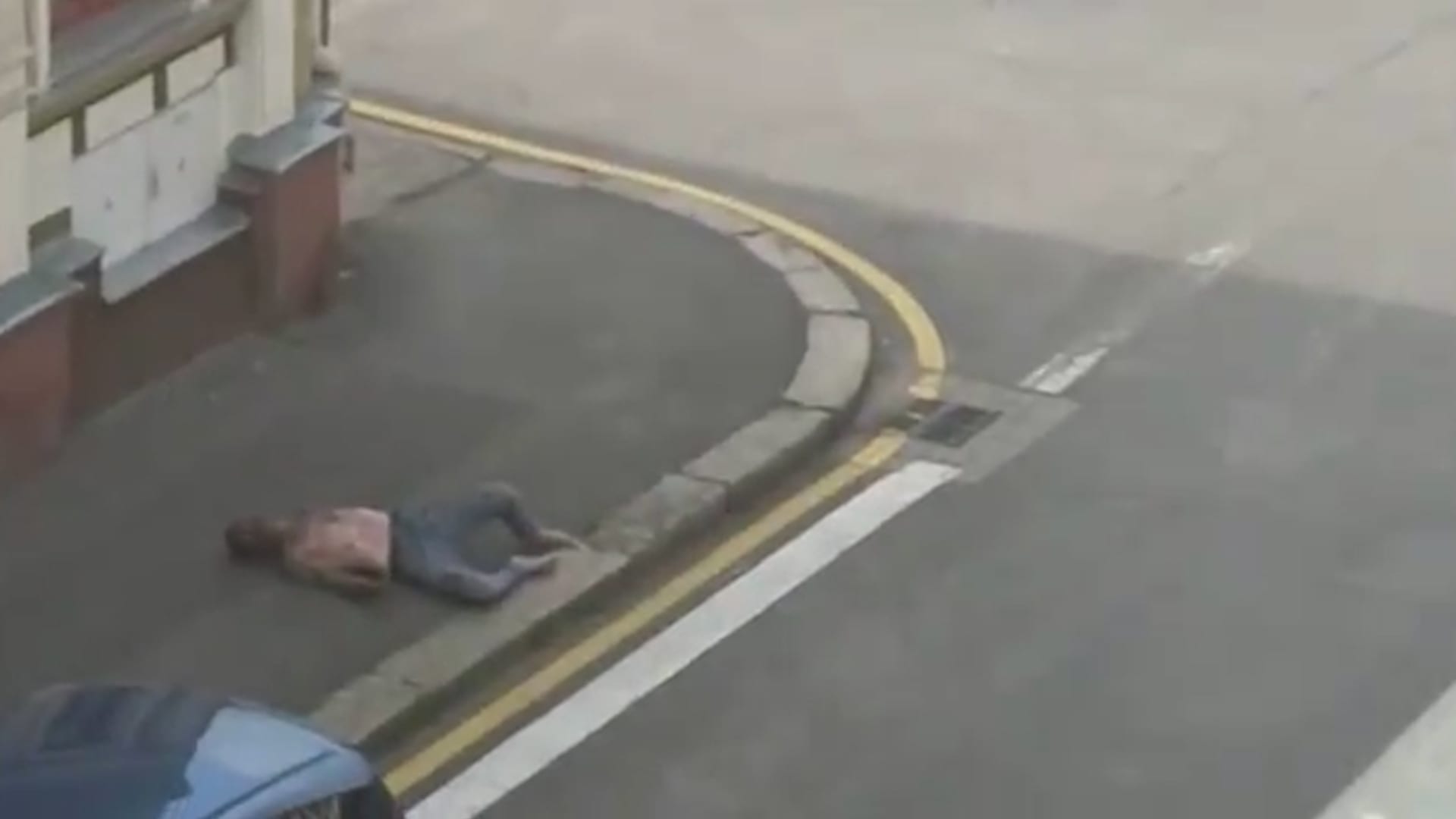 Policisté zveřejnili video, které ukazuje, co předcházelo zásahu na muže v Teplicích.