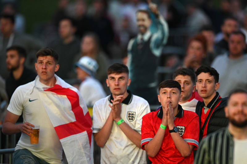 K zápasům anglického nároďáku patří odjakživa emoce nejen na hřišti, ale i v hledišti.
