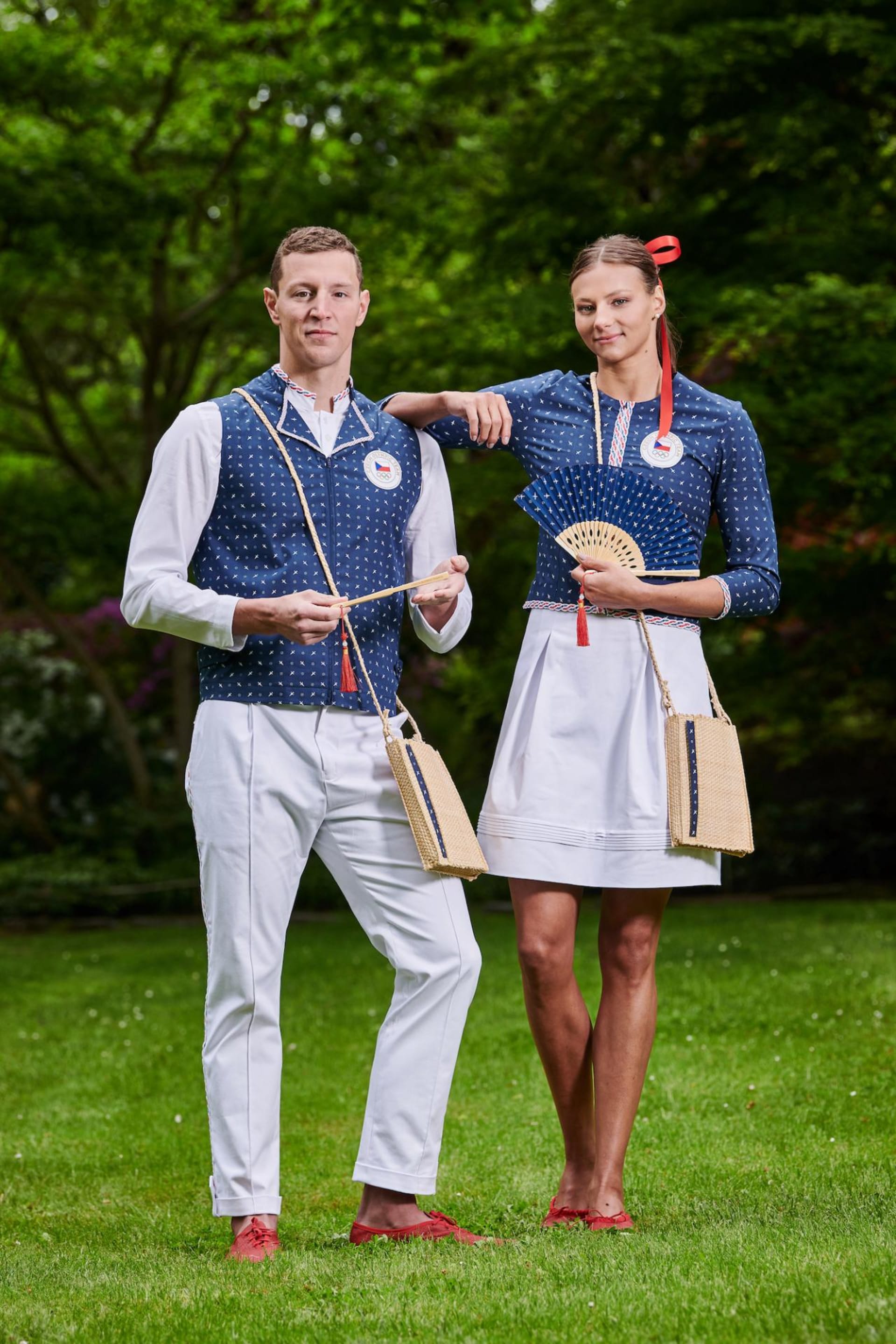 Čeští olympionici nastoupí v Tokiu v oblečení, které je inspirované lidovými kroji a obsahují prvky modrotisku.