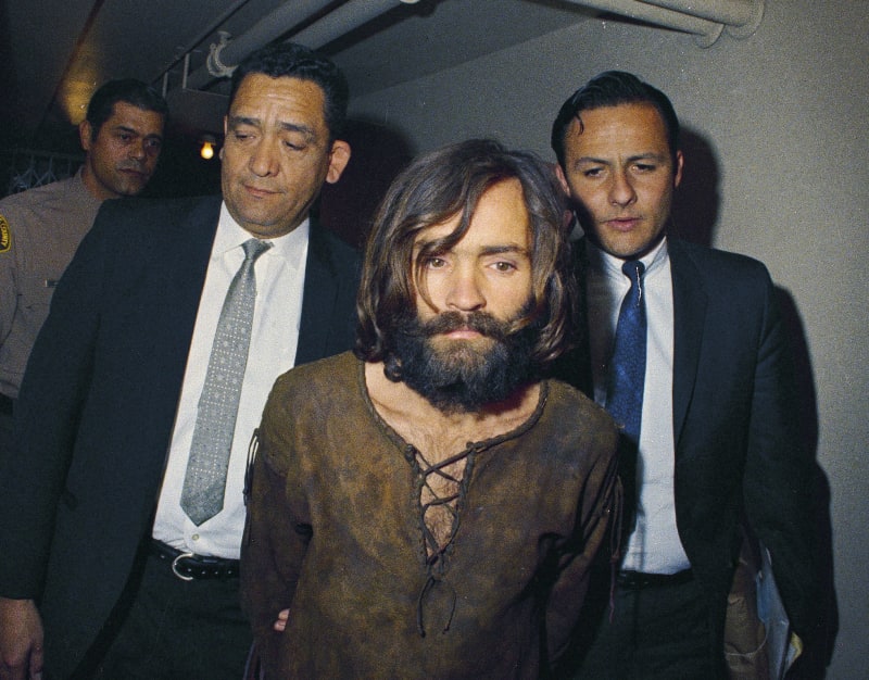 Kult Manson family řádil na sklonku 60. a 70. let v Hollywoodu a měl na svědomí hned několik vražd i dalších trestných činů.
