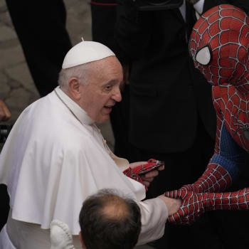 Na papežovu generální audienci ve Vatikánu přišel Spider-Man