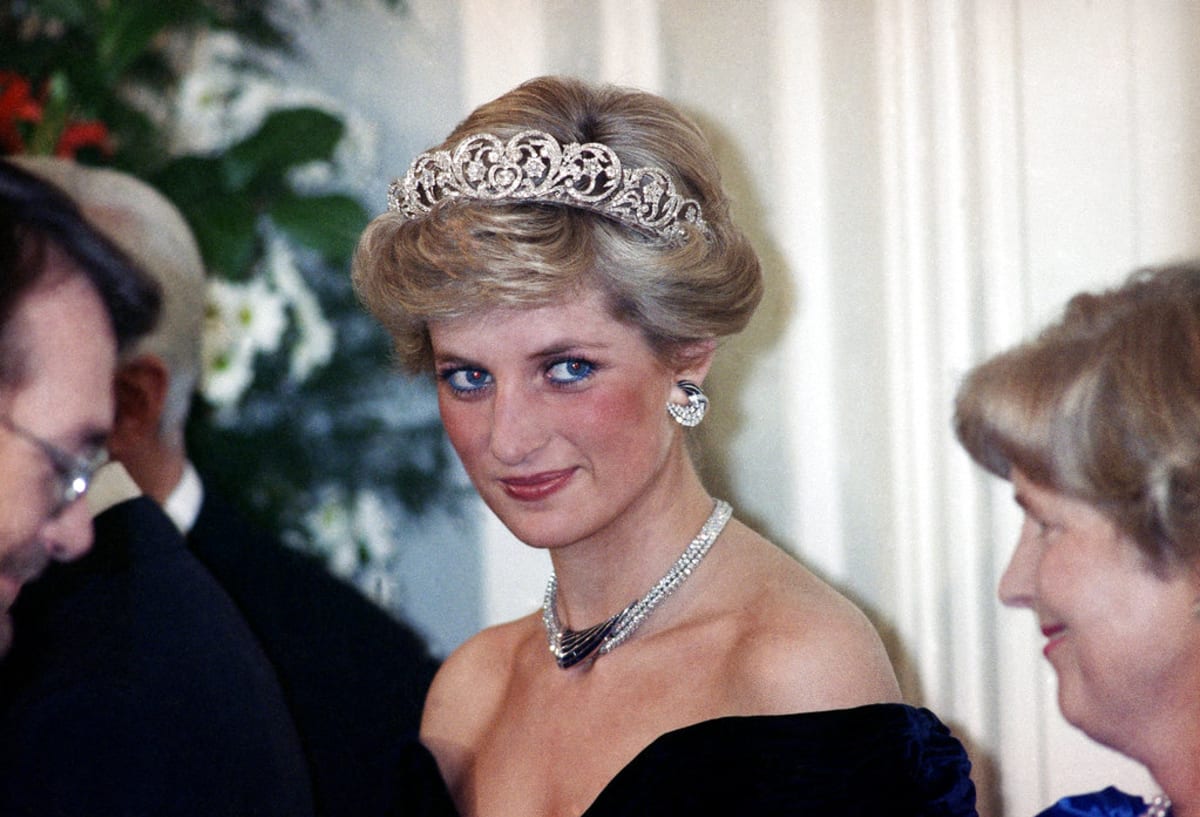 Princezna Diana s korunkou v roce 1987