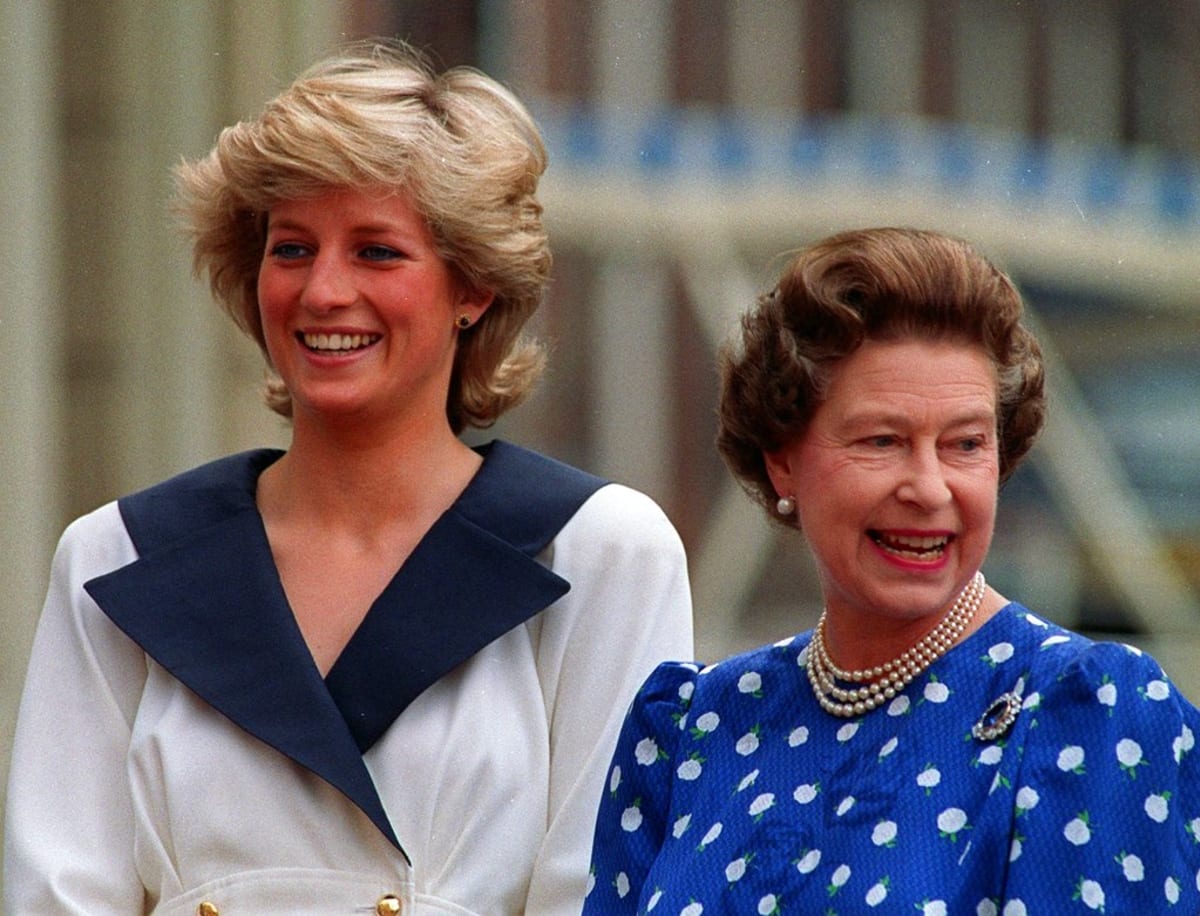 Princezna Diana s královnou Alžbětou II. v roce 1987