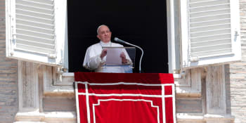 Papež se pomodlil za oběti tornáda na jižní Moravě i za ty, kteří přišli o majetek