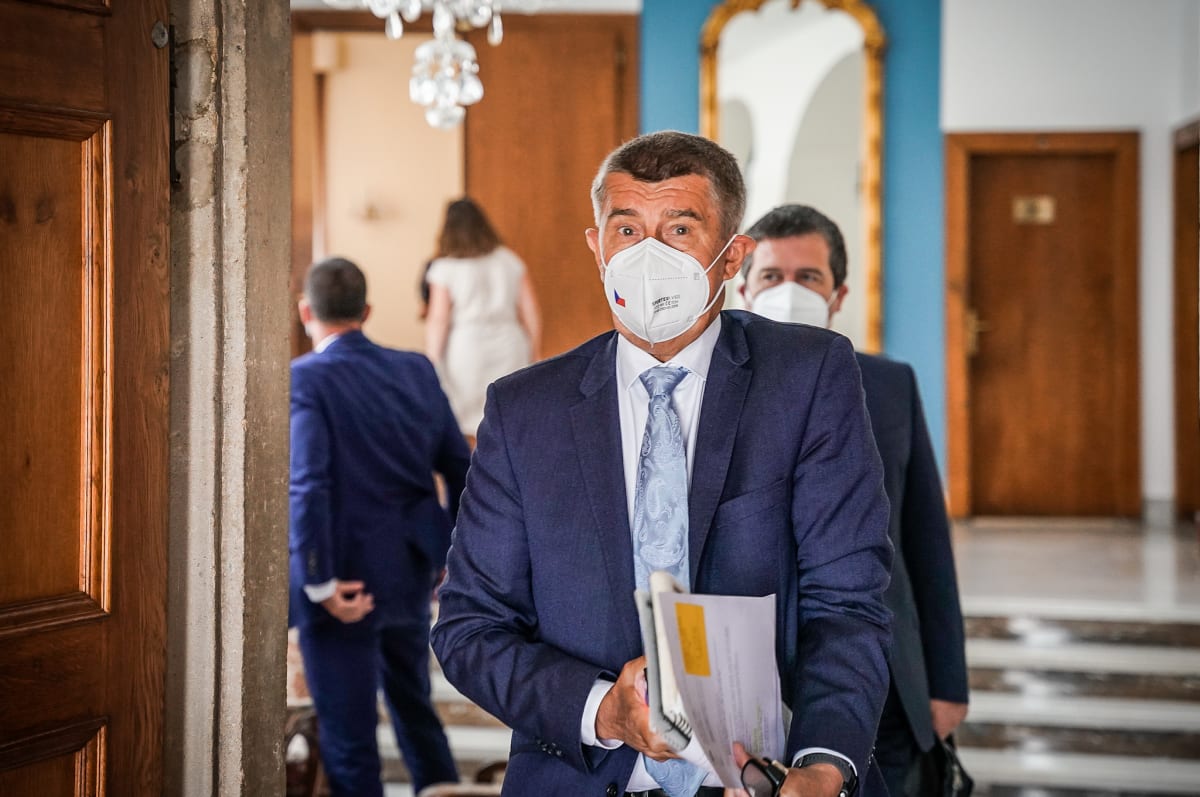 Vláda v demisi premiéra Andreje Babiše (ANO) už ve čtvrtek projedná další zpřísnění protiepidemických opatření. 