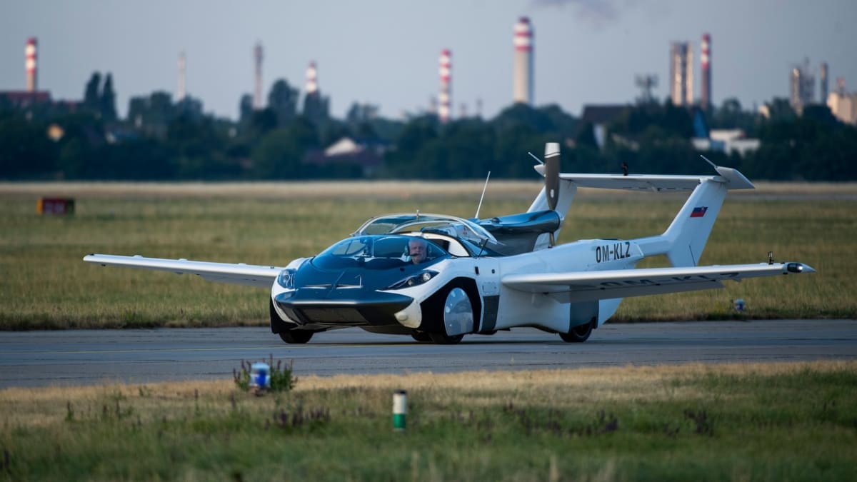 Dvoumístné létající auto AirCar slovenského vynálezce a designéra Štefana Kleina