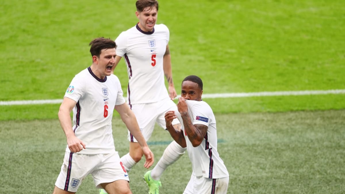 Raheem Sterling slaví gól proti Německu, do čtvrtfinále Eura míří Angličané.