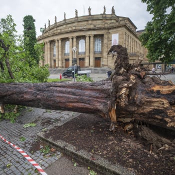Silné bouřky po sobě zanechaly spoušť, škodám se nevyhnul ani operní dům v německém Stuttgartu