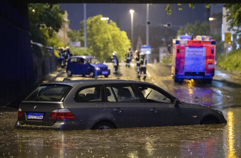 Německo trápí silné deště a bouřky, lidem zatopily sklepy.