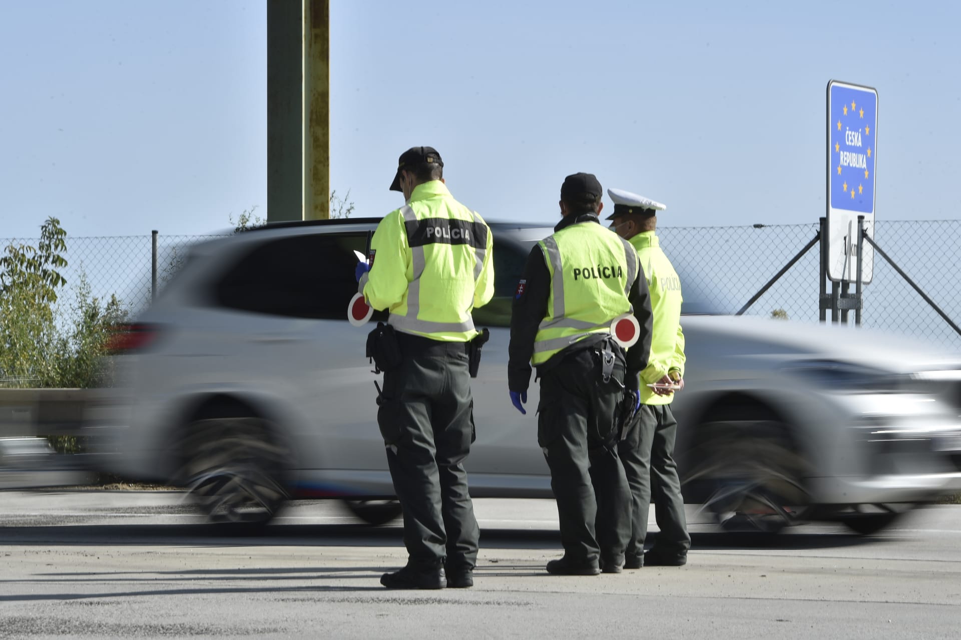 Slovenská policie od pondělí začíná s intenzivními kontrolami na hranicích. (Ilustrační foto)