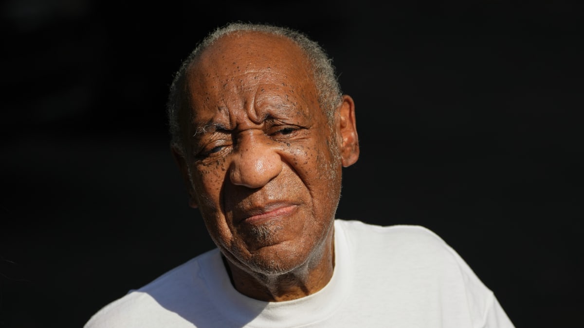 Cosbyho obvinilo z různě závažných sexuálních přečinů přes 60 žen, přičemž několik z nich popsalo, že jim byly podány omamné látky. 