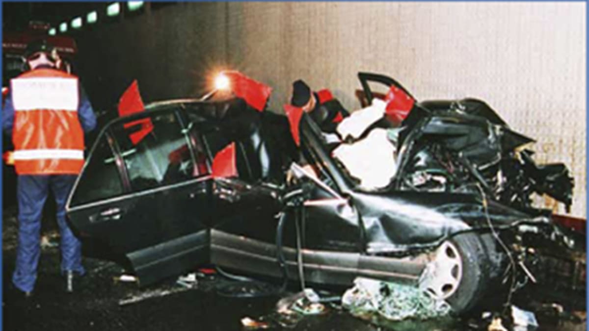 Nehoda v Paříži, při které zemřela princezna Diana, její milenec Dodi Al-Fayed a řidič Henri Paul