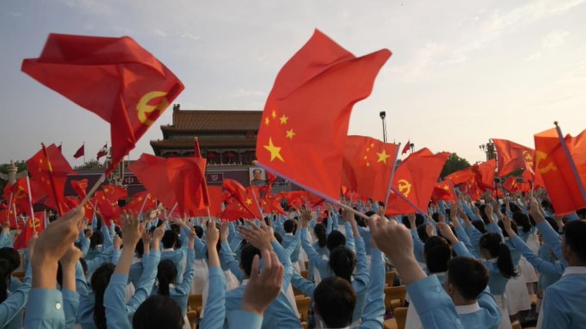 V Pekingu začaly oslavy stého výročí založení Komunistické strany Číny. 