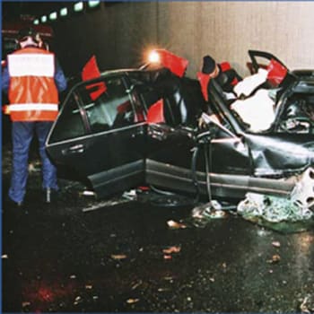 Nehoda v Paříži, při které zemřela princezna Diana, její milenec Dodi Al-Fayed a řidič Henri Paul