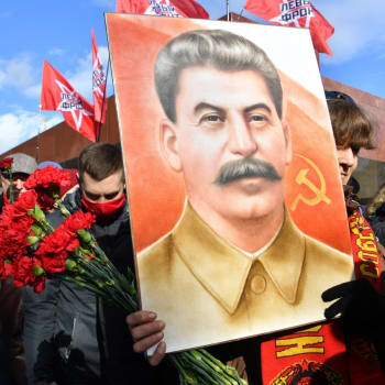 Více než polovina Rusů považuje Josifa Stalina stále za „velkého vůdce“.