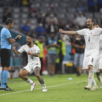 Lorenzo Insigne slaví gól proti Belgii