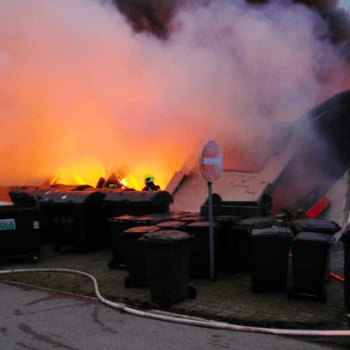 Mohutný požár v pražských Letňanech