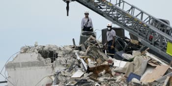 Zřícení budovy v Miami nepřežila sedmiletá dívka. Našel ji její otec hasič