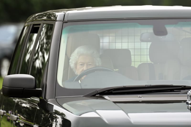 Královna Alžběta II. přijíždí na druhý den Royal Windsor Horse Show (zdroj: royalfocus1)
