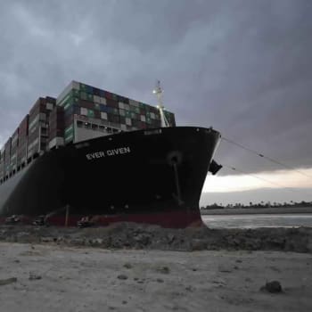 Kontejnerová loď Ever Given, která v roce 2021 zablokovala Suezský průplav na několik dní. (Ilustrační obrázek)